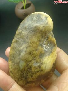 1486和田玉秋梨皮青玉籽料原石182克