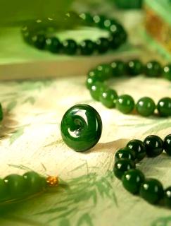 探索玉石鉴定之道:掌握打灯技巧,揭示玉石奥秘!
