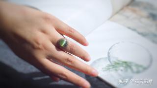 软玉中的和田玉没有猫眼效应,但是市场上和田碧玉却带有猫眼效应,那么